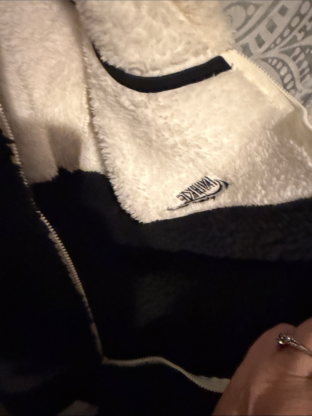 Nike Womens Fuzzy Sherpa Fleece Full Zip Colorblock Hoodie Black White 2X - Picture 7 of 11